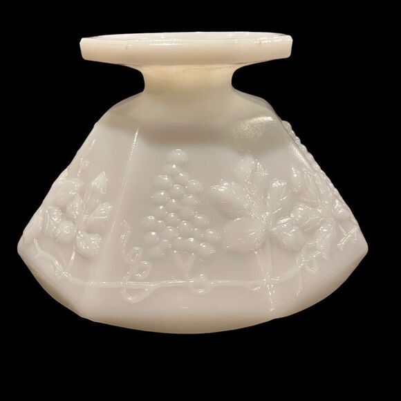 Vintage 9 inch Anchor Hocking milk glass grape and leaf pedestal fruit bowl - Picture 7 of 9